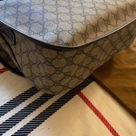 I have an Authentic Gucci supreme canvas messenger bag unisex - Picture 6 of 16